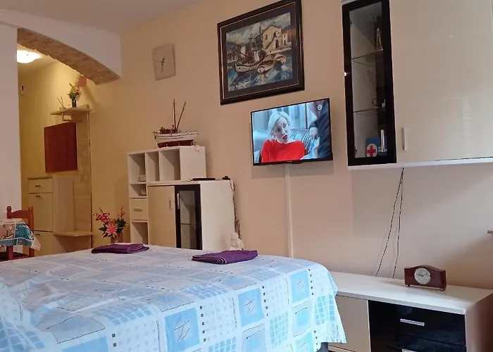 Studio Cres